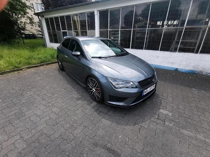 Grau Gebraucht 2016 Cupra Leon Coupé | 21.000 € - Bild 1/4