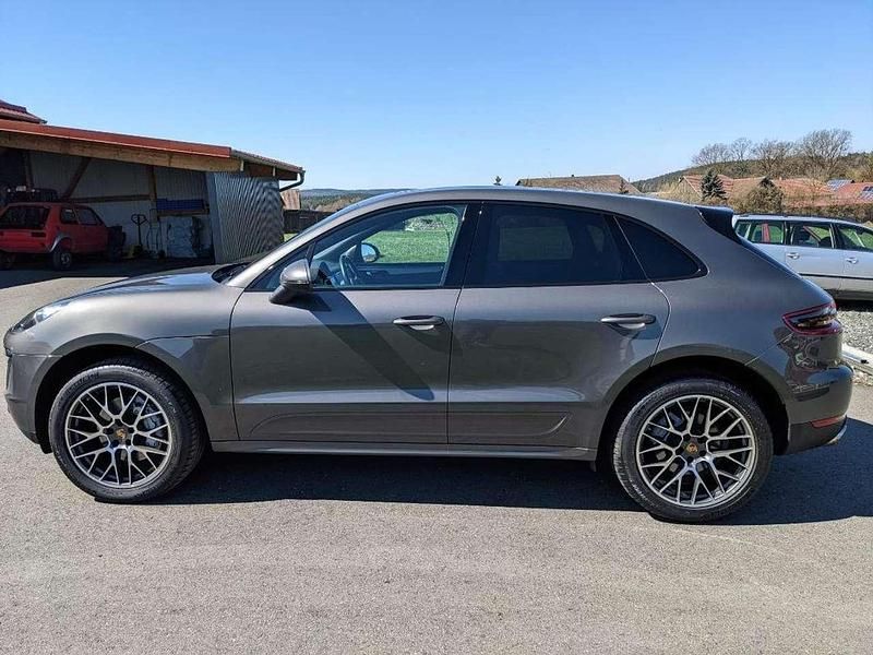 Grau Gebraucht 2015 Porsche Macan SUV | 29.900 € (Fairer Preis) - Bild 1/1