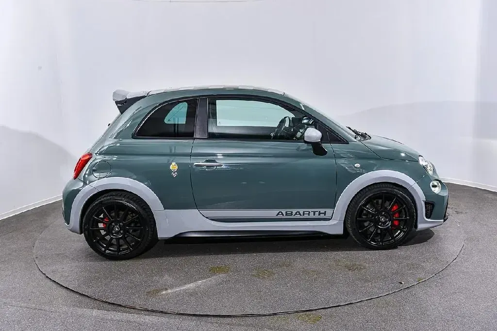 Gebraucht Abarth 695 70th Anniversary 180 PS (132 kW) 2017 Grün Kleinwagen