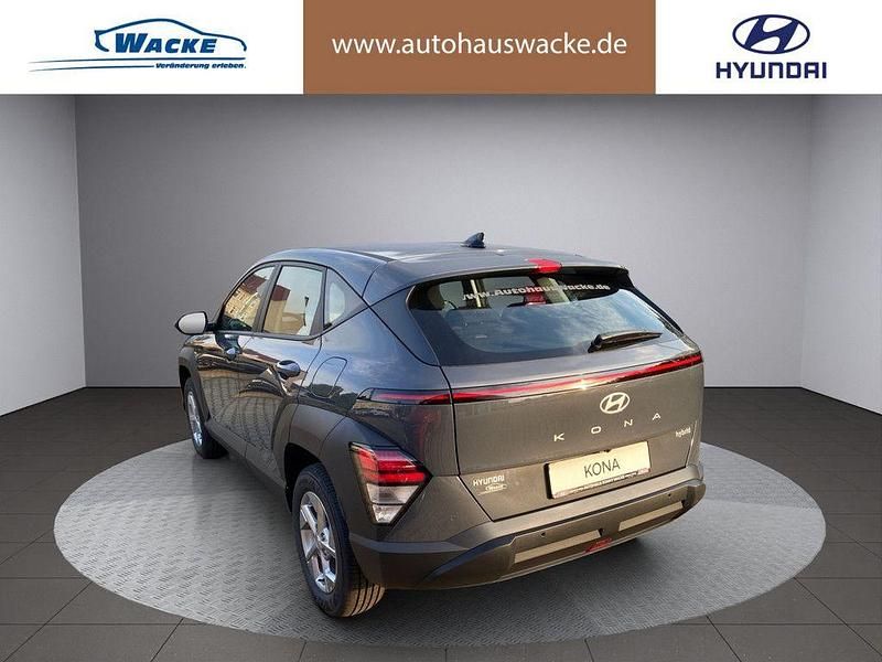 Neu Hyundai Kona Select 141 PS (103 kW) 2025 Farbe: grau SUV
