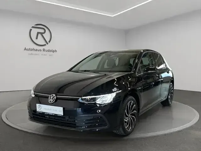 Gebraucht VW Golf VIII Life 131 PS (96 kW) 2023 Deep black perleffekt (metallic) Limousine