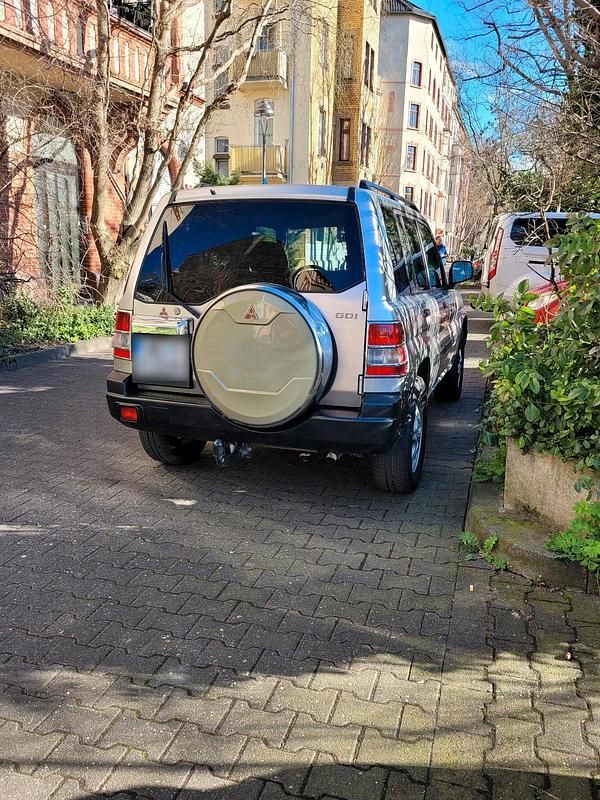 Gebraucht Mitsubishi Pajero Intense 129 PS (94 kW) 2001 Silber SUV