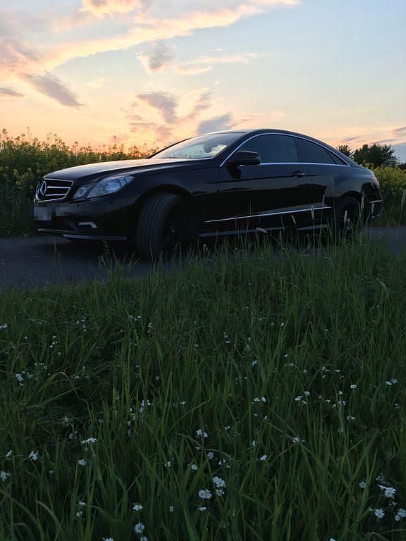 Gebraucht Mercedes E350 AMG 231 PS (169 kW) 2011 Schwarz Coupé