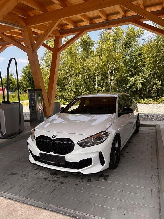 Weiß Gebraucht 2022 BMW 135 Performance Kleinwagen | 28.899 € (Guter Preis) - Bild 1/4