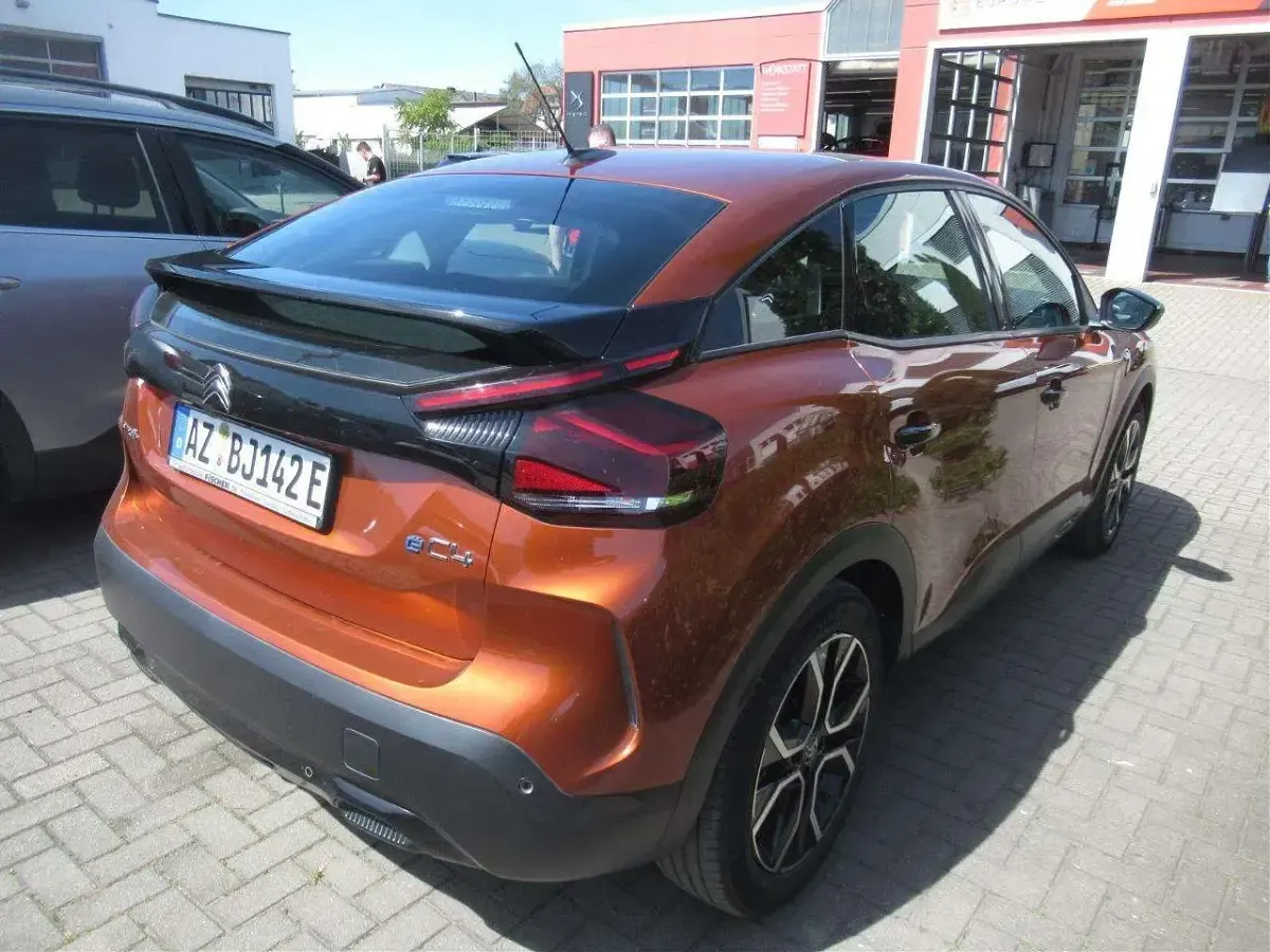 Gebraucht Citroën e-C4 100 kW (136 PS) 2022 Karamellbraun Limousine