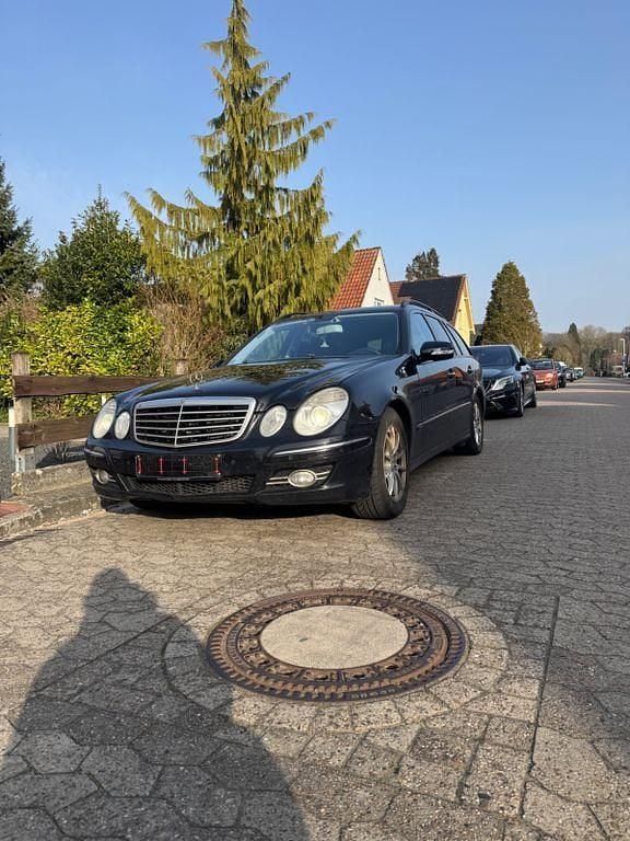 Gebraucht Mercedes E320 Avantgarde 224 PS (164 kW) 2008 Schwarz Limousine