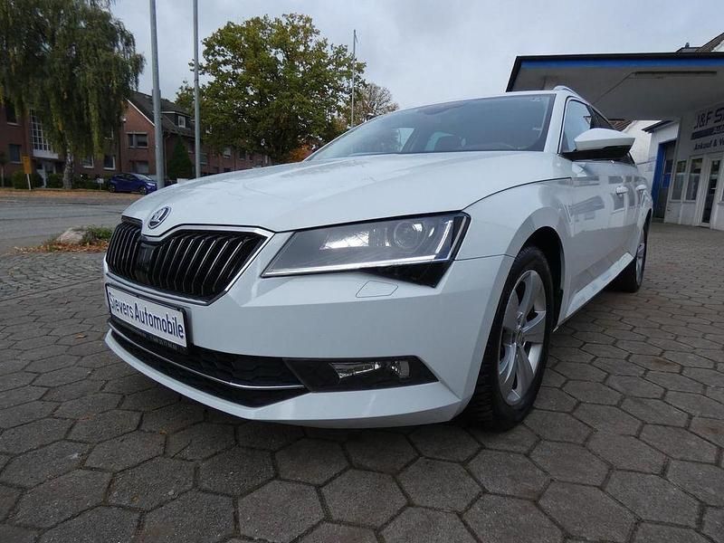 Weiß Gebraucht 2017 Skoda Superb Style Kombi | 19.990 € (Guter Preis) - Bild 1/4