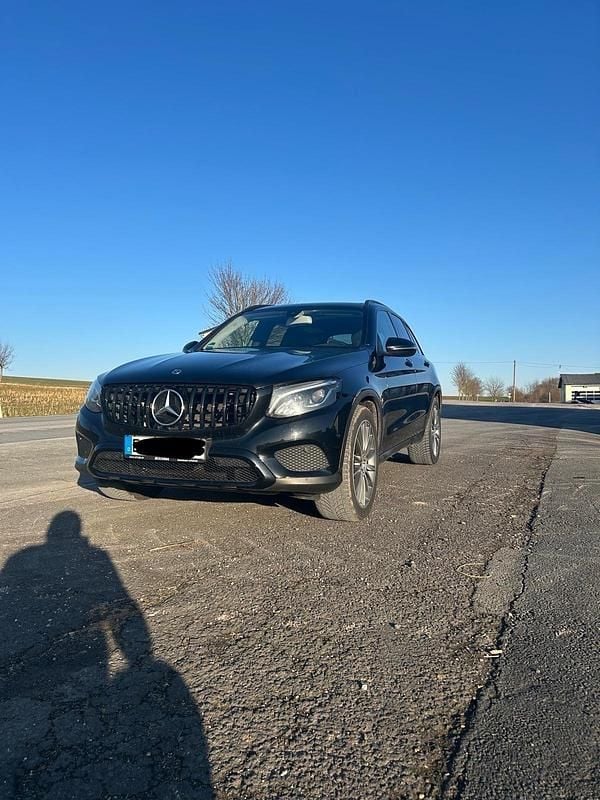 Schwarz Gebraucht 2018 Mercedes GLC220 SUV | 27.900 € (Fairer Preis) - Bild 1/4