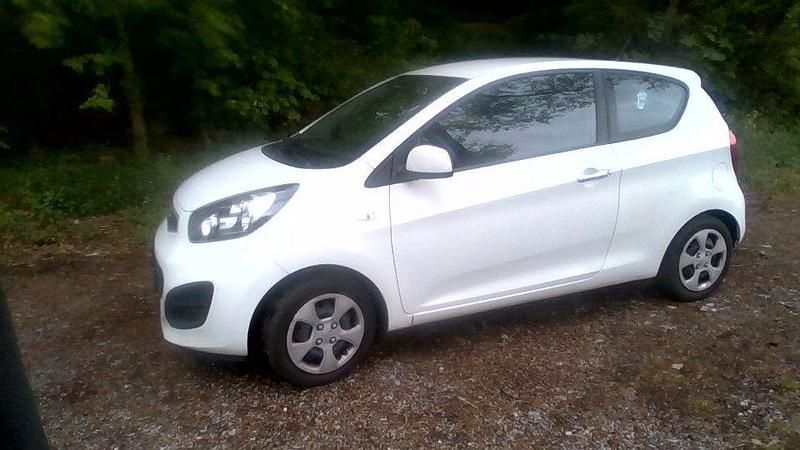 Weiß Gebraucht 2015 Kia Picanto 2 Kleinwagen | 2.290 € (Guter Preis) - Bild 1/4