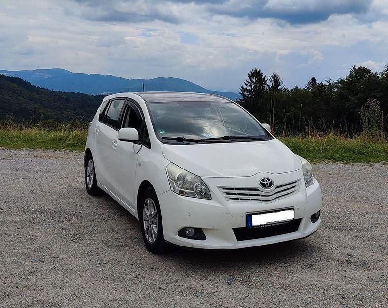 Weiß Gebraucht 2012 Toyota Verso Edition Van / Kleinbus | 4.950 € (Fairer Preis) - Bild 1/4