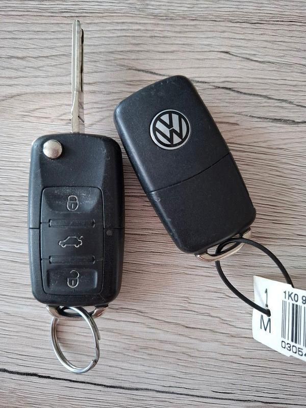 Blau Gebraucht 2004 VW Golf V Kombi | 1.800 € (Guter Preis) - Bild 1/4