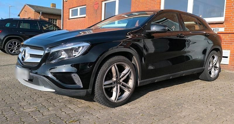 Schwarz Gebraucht 2016 Mercedes GLA180 SUV | 14.500 € (Guter Preis) - Bild 1/4