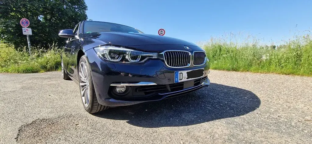 Gebraucht BMW 330 Luxury Line 252 PS (185 kW) 2017 Blau Limousine