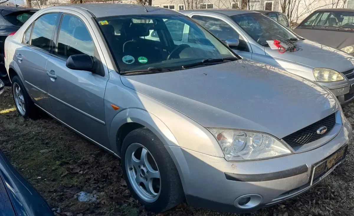 Gebraucht Ford Mondeo Trend 145 PS (106 kW) 2001 Silber Limousine