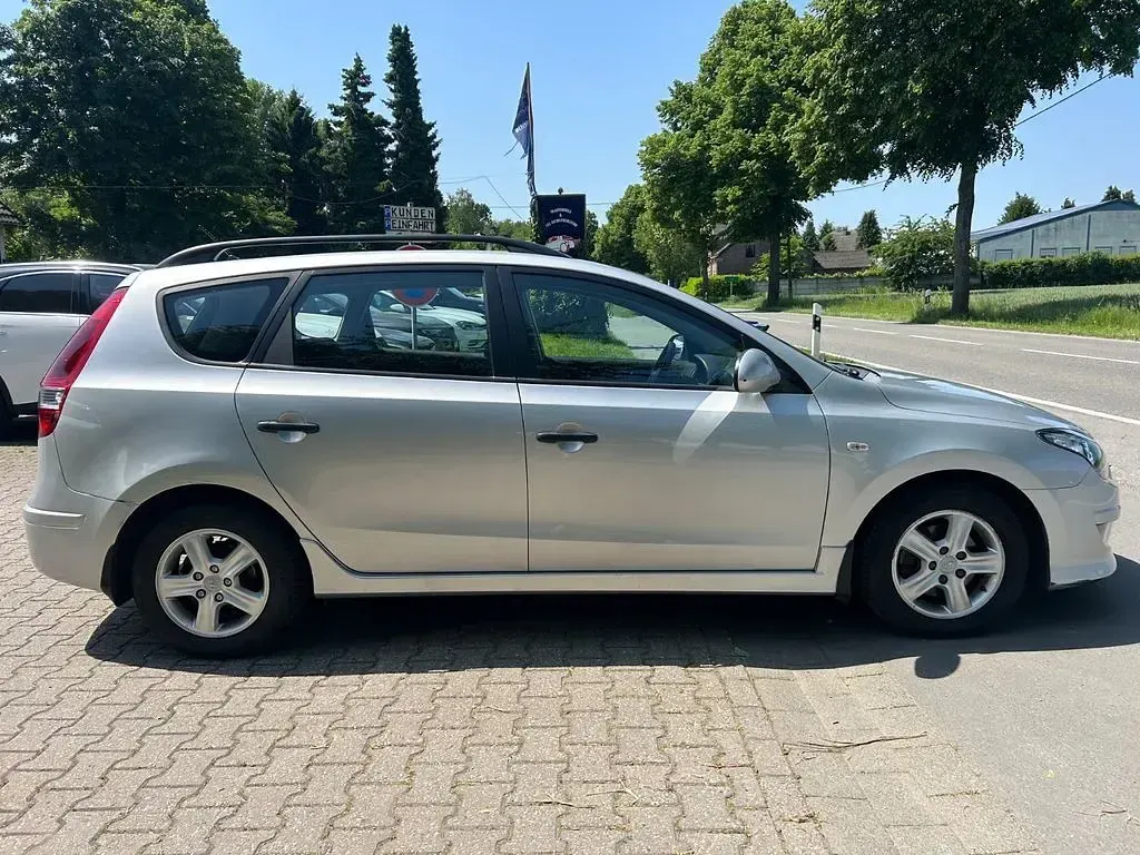 Gebraucht Hyundai i30 Classic 109 PS (80 kW) 2013 Grau Kombi