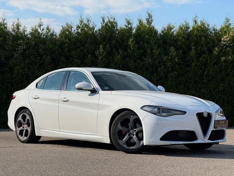 Weiß Gebraucht 2017 Alfa Romeo Giulia Super Limousine | 16.900 € (Superpreis) - Bild 1/4