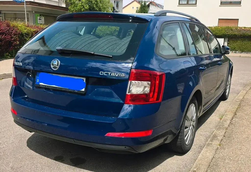 Gebraucht Skoda Octavia Ambition 140 PS (102 kW) 2014 Blau Kombi