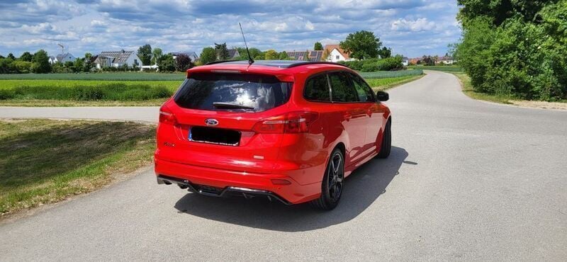Gebraucht Ford Focus Sport 125 PS (91 kW) 2015 Rot Kombi