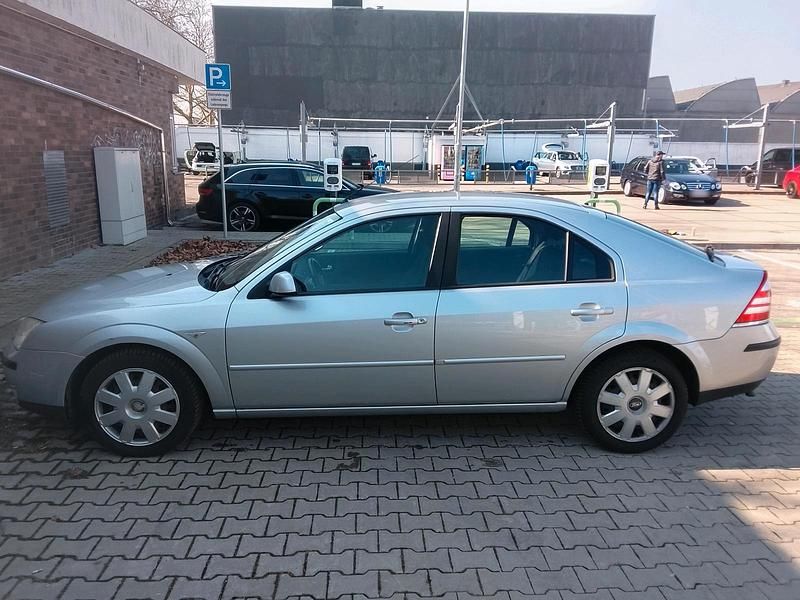 Gebraucht Ford Mondeo 125 PS (91 kW) 2005 Silber Limousine