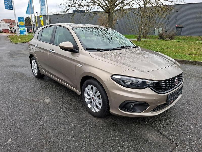 Gebraucht Fiat Tipo Lounge 95 PS (69 kW) 2016 Colore esterno Limousine