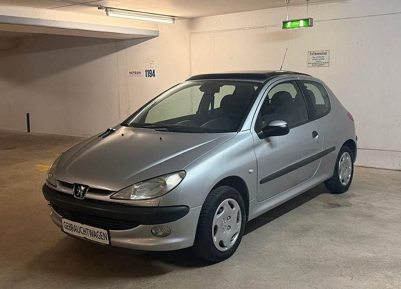 Silber Gebraucht 2000 Peugeot 206 Limousine | 950 € (Fairer Preis) - Bild 1/4