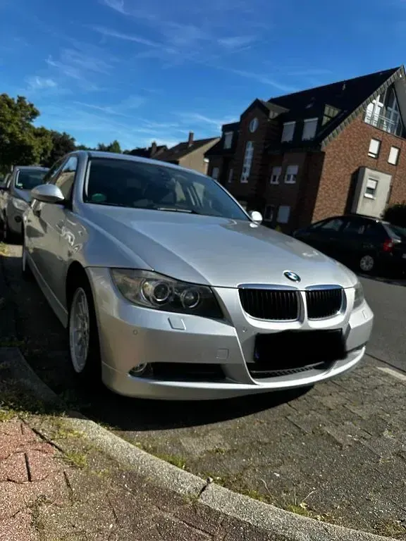 Gebraucht BMW 320 150 PS (110 kW) 2005 Silber Limousine