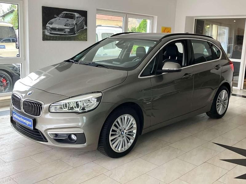 Platinsilber Gebraucht 2015 BMW 220 Luxury Line Van / Kleinbus | 17.990 € (Guter Preis) - Bild 1/4
