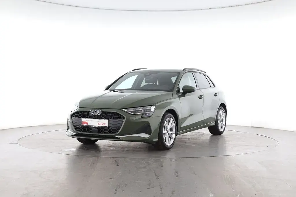 Gebraucht Audi A3 Advanced Plus 116 PS (85 kW) 2025 Distriktgrün metallic Limousine