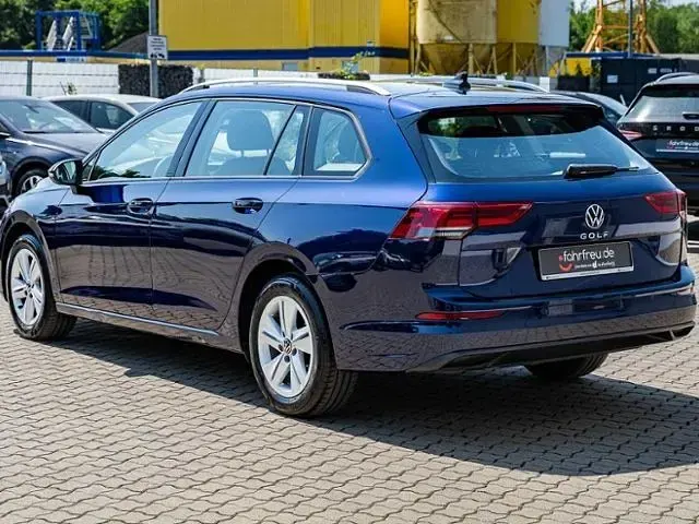 Gebraucht VW Golf VIII Life 110 PS (80 kW) 2022 Blau Kombi