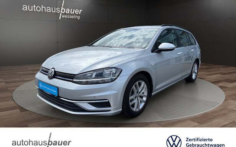 Silber / reflexsilber (metallic) Gebraucht 2019 VW Golf VII Comfortline Kombi | 16.960 € (Etwas zu teuer) - Bild 1/4