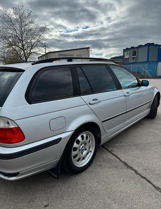 Gebraucht BMW 318 143 PS (105 kW) 2002 Grau Kombi
