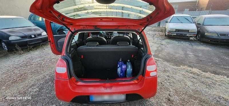 Second-hand Renault Twingo 75 CP (55 kW) 2011 Roșu Hatchback