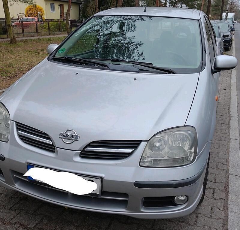 Silber Gebraucht 2002 Nissan Almera Tino Van / Kleinbus | 1.300 € - Bild 1/4
