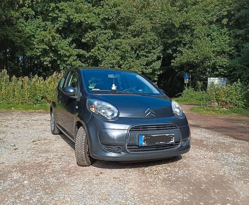 Grau Gebraucht 2011 Citroën C1 Style Kleinwagen | 1.700 € (Guter Preis) - Bild 1/4