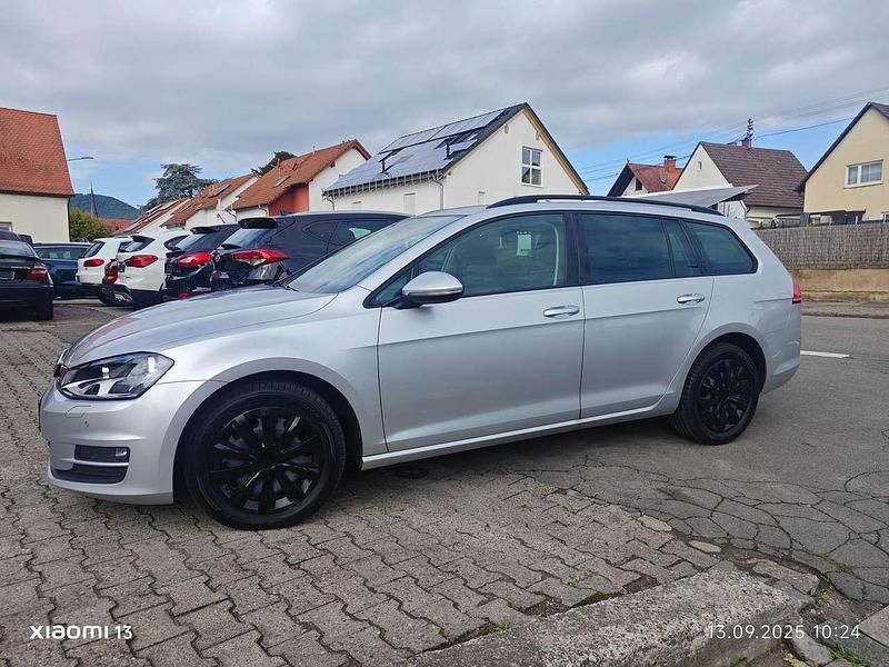 Reflexsilber metallic Gebraucht 2014 VW Golf VII Comfortline Kombi | 7.777 € (Fairer Preis) - Bild 1/4