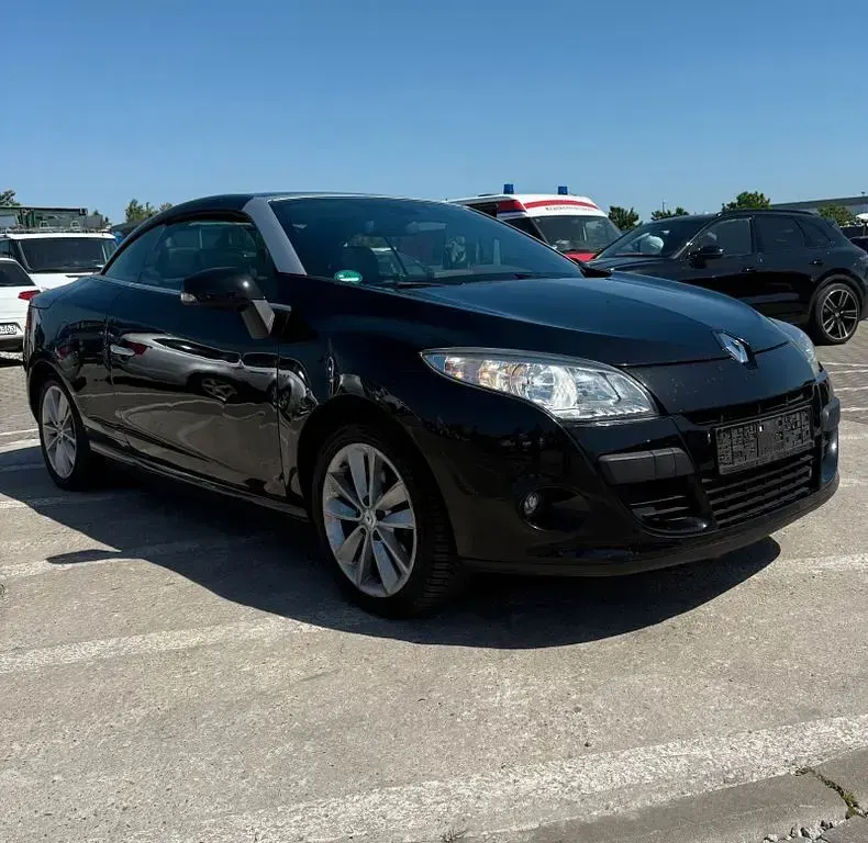 Gebraucht Renault Mégane Cabriolet Dynamique 110 PS (80 kW) 2011 Schwarz Cabrio