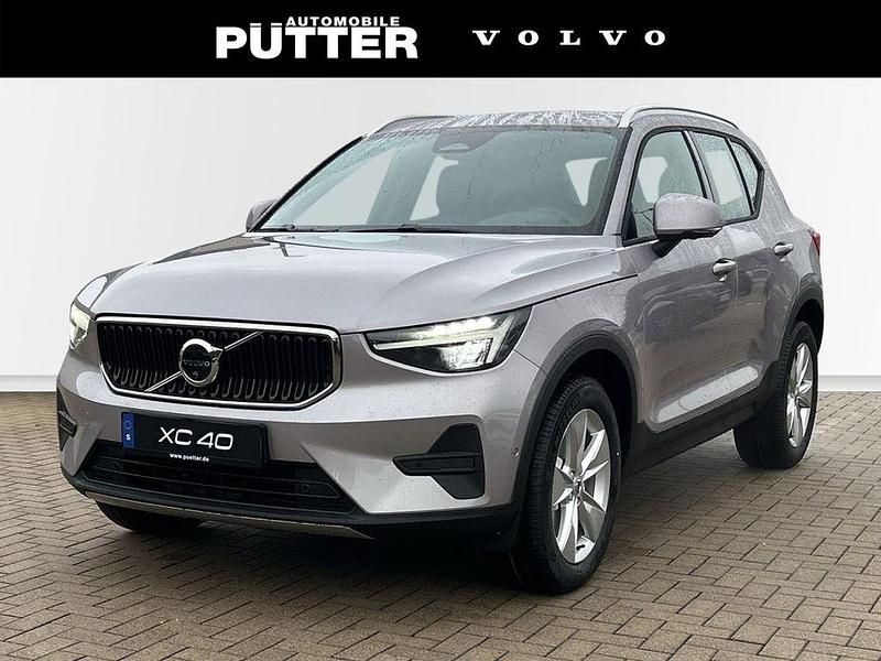 Neu Volvo XC40 Core 163 PS (119 kW) 2025 Metallic (silber SUV