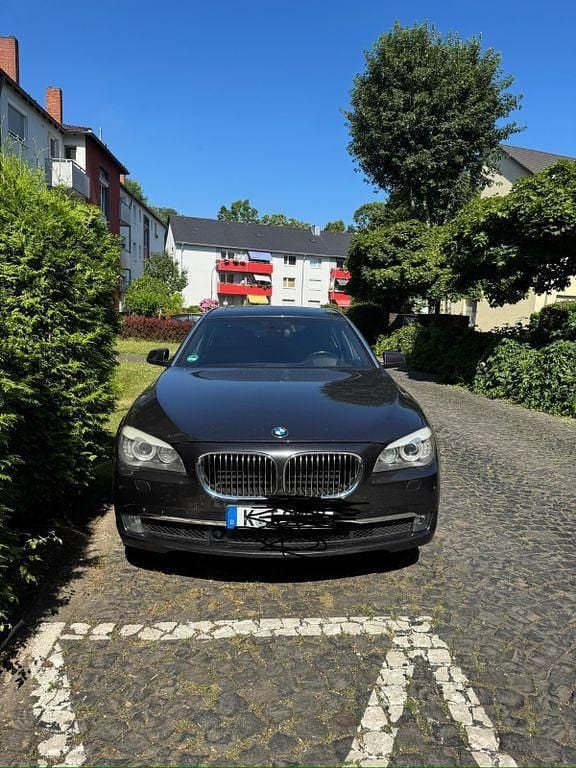 Grau Gebraucht 2010 BMW 750L Limousine | 5.500 € - Bild 1/4