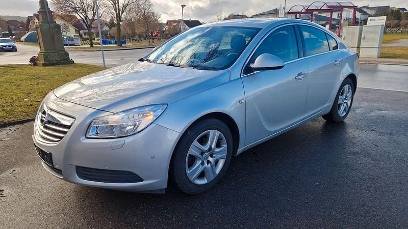 Gebraucht Opel Insignia Edition 140 PS (102 kW) 2012 Silber Limousine