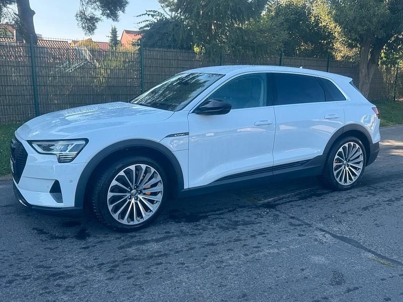 Weiß Gebraucht 2019 Audi e-tron SUV | 27.000 € (Fairer Preis) - Bild 1/4