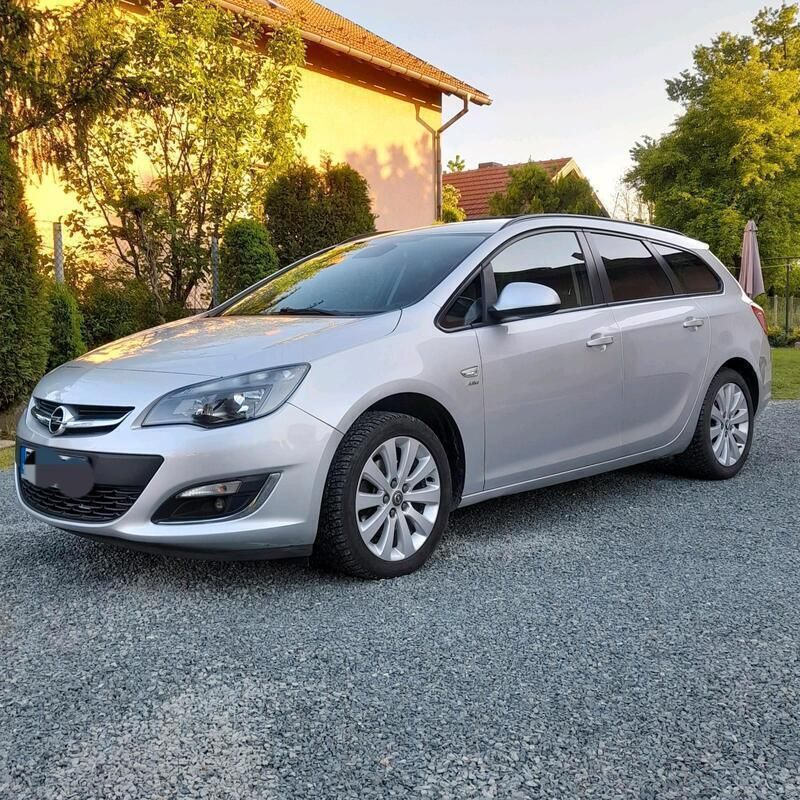 Silber Gebraucht 2013 Opel Astra Kombi | 5.900 € (Fairer Preis) - Bild 1/4