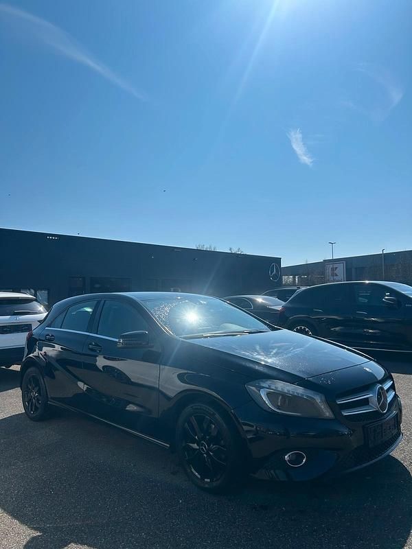 Gebraucht Mercedes A200 136 PS (100 kW) 2012 Schwarz Kleinwagen