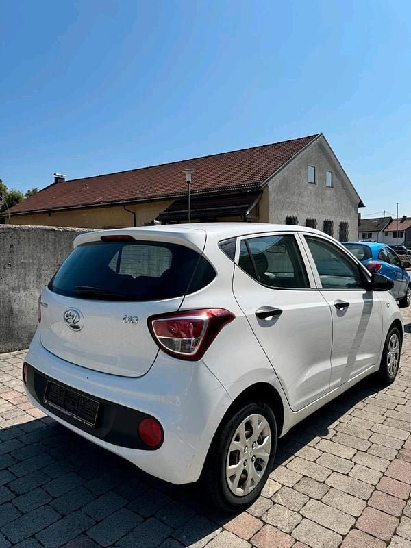 Gebraucht Hyundai i10 69 PS (50 kW) 2017 Weiß Kleinwagen