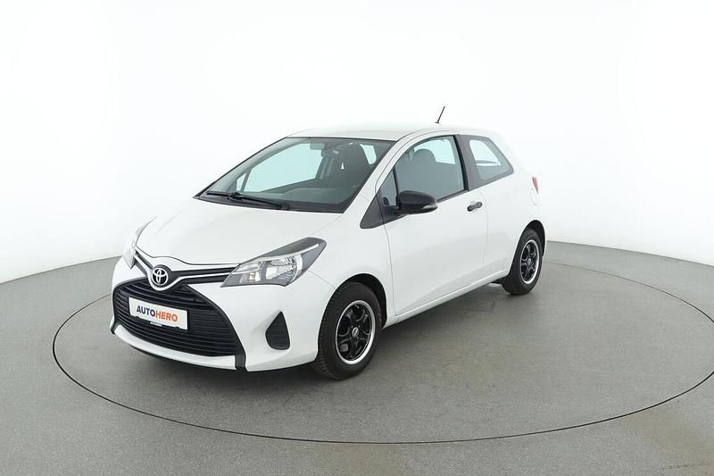Weiß Gebraucht 2015 Toyota Yaris Cool Limousine | 7.210 € (Fairer Preis) - Bild 1/3