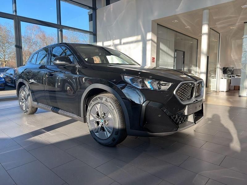 Neu BMW iX2 150 kW (204 PS) 2025 Schwarz uni SUV
