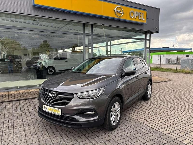 Mondstein grau/e:vulkan grau Gebraucht 2019 Opel Grandland X Edition SUV | 13.590 € (Superpreis) - Bild 1/4