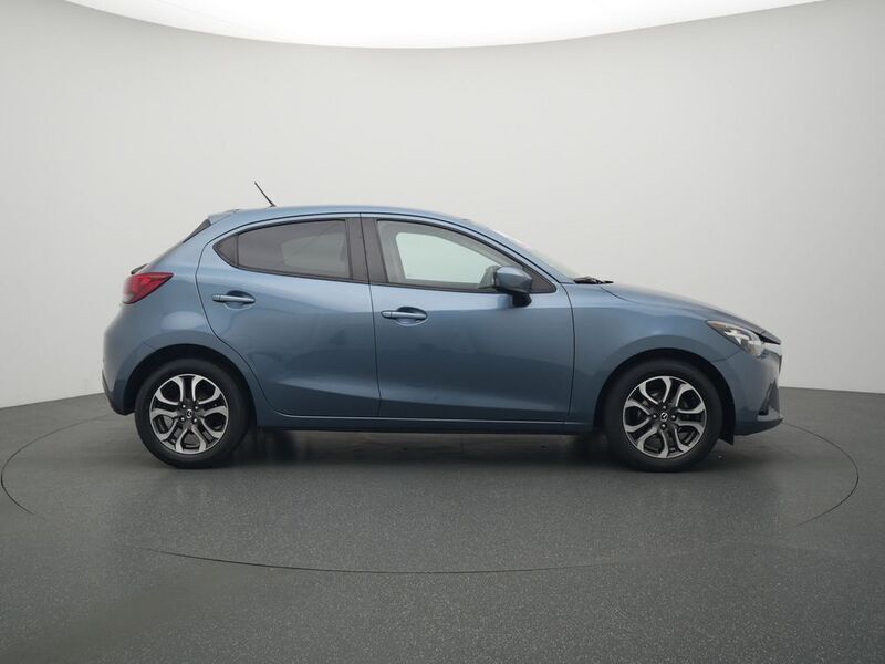 Gebraucht Mazda 2 Nakama 90 PS (66 kW) 2016 Saphirblau Kleinwagen