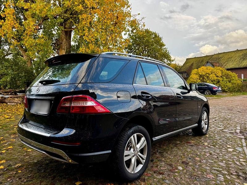 Gebraucht Mercedes ML350 258 PS (189 kW) 2011 Schwarz SUV
