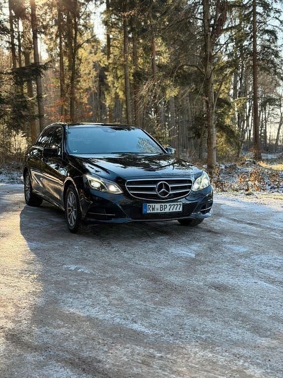 Schwarz Gebraucht 2014 Mercedes E220 Edition Limousine | 15.500 € (Fairer Preis) - Bild 1/4