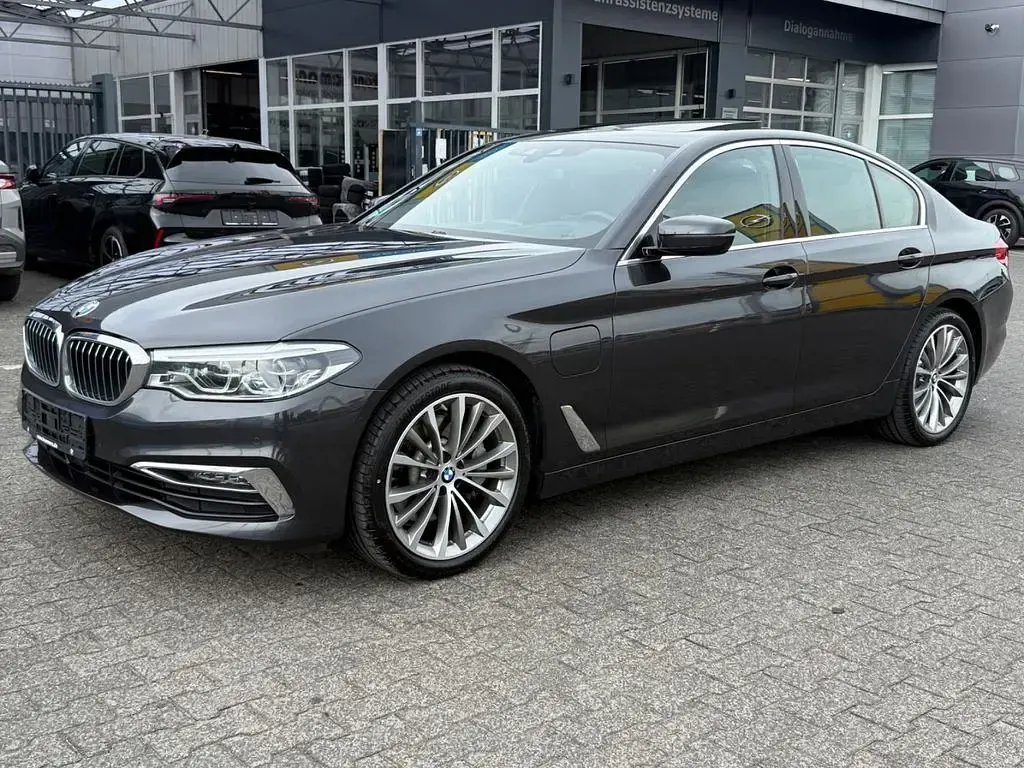 Gebraucht BMW 530e Luxury Line 252 PS (185 kW) 2019 Grau Limousine